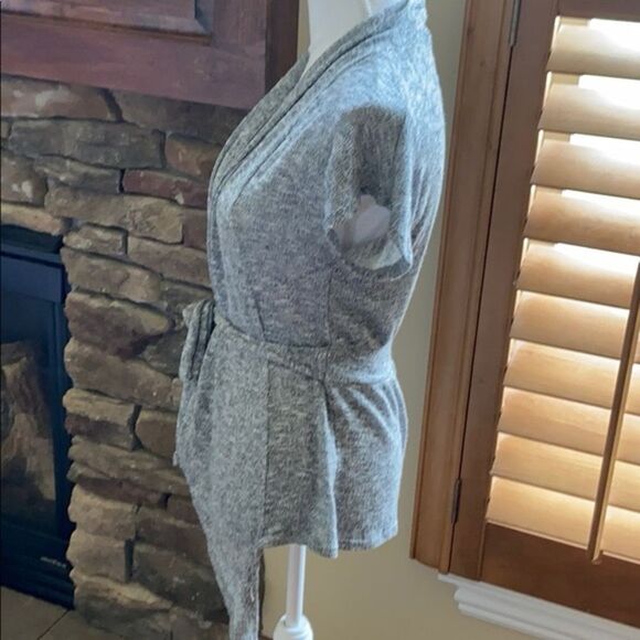 Zoah Design Cardigan Open Tie Waist Asymmetrical Hem Gray Short Sleeve Womens  L - Picture 3 of 5